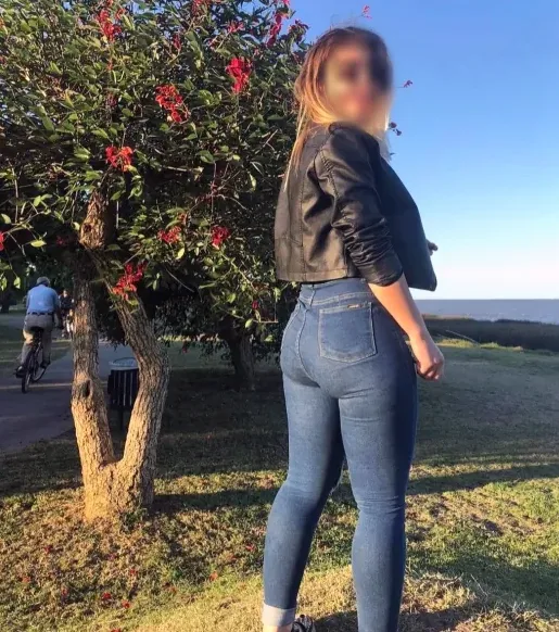 Büsra, 36