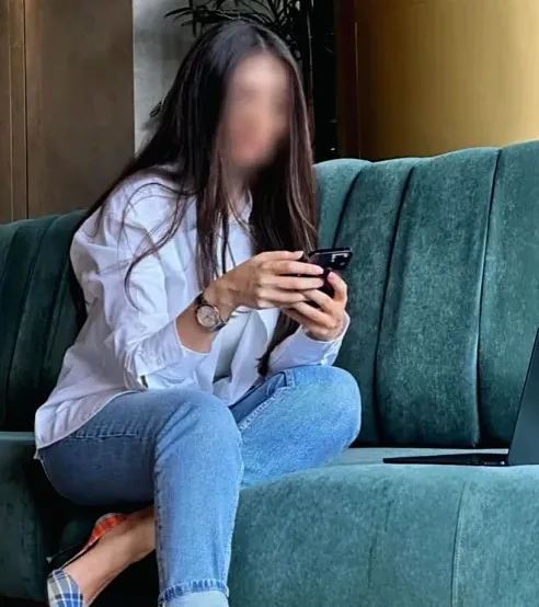 Büsra, 38