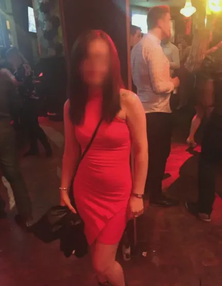Claudia, 35