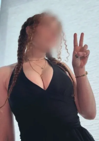 Jacqueline, 25