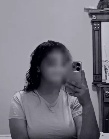 Lara, 22
