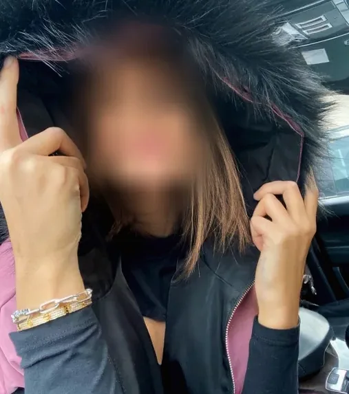 Lara, 28