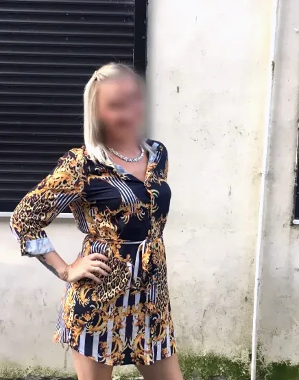 Laura, 34