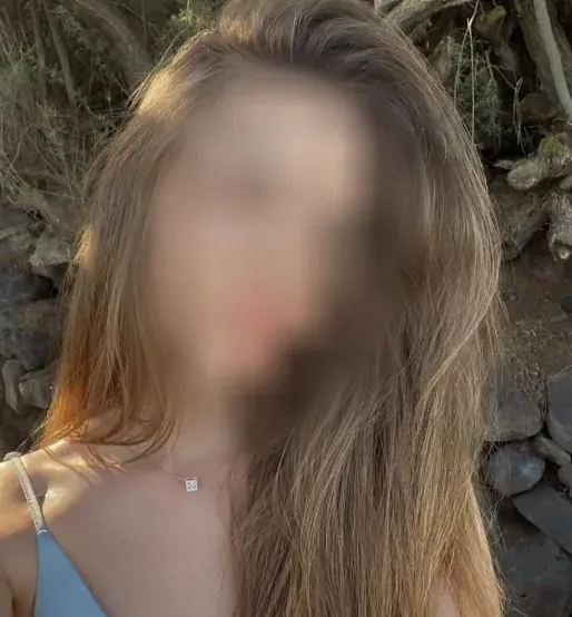 Leonie, 33