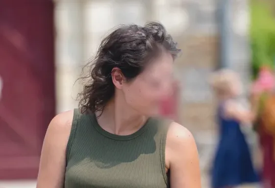 Sandra, 28