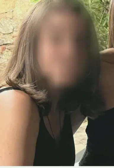 Vanessa, 33