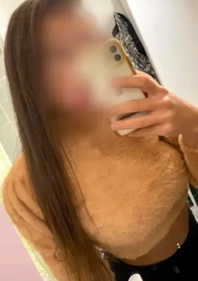 Viktoria, 27