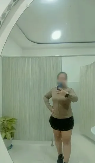 Yvonne, 40