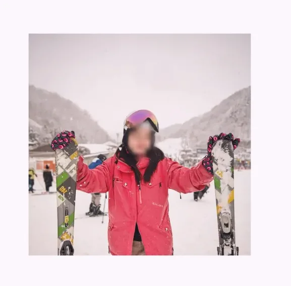 Zeynep, 33